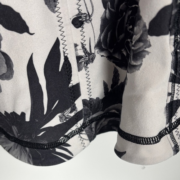 lululemon athletica Monochrome Floral Utility Jacket - Picture 9 of 9
